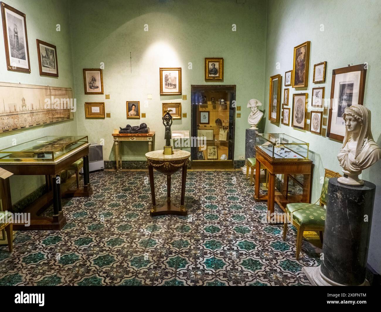 Sala nel palazzo Primoli che oggi ospita il Museo napoleonico di Roma - Roma, Italia Foto Stock