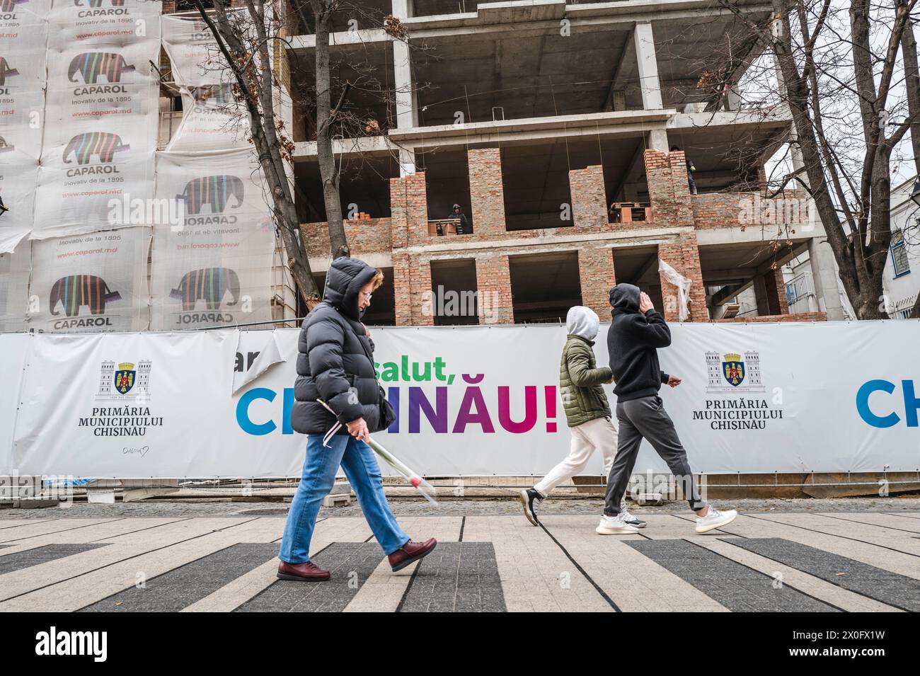 Lavora nel centro città. Atmosfera nel centro di Chisinau, venditori di tulipani e strade trafficate. Chisinau. Patricia Huchot-Boissier / Collectif DyF Foto Stock