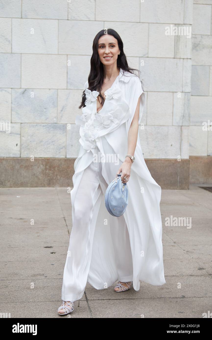 MILANO, ITALIA - 22 FEBBRAIO 2024: Elvira Jain prima della sfilata di moda Genny, Milano Fashion Week Street style Foto Stock