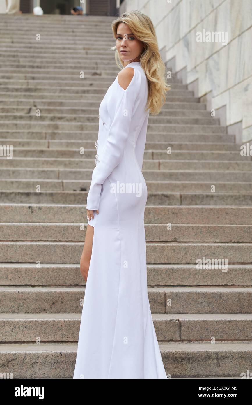 MILANO, ITALIA - 22 FEBBRAIO 2024: Millane Friesen prima della sfilata di moda Genny, Milano Fashion Week Street style Foto Stock