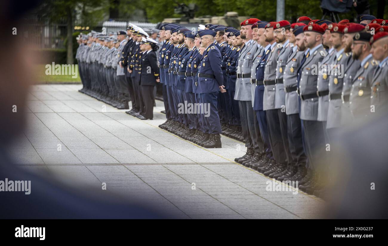 Soldaten verschiedener Streitkraefte wahrend des Abschlussappell im Bundesministerium der Verteidigung zur Wuerdigung der Mali Einsaetze der Bundeswehr Berlin Deutschland *** soldati di varie forze armate durante l'ultimo appello al Ministero federale della difesa per celebrare lo spiegamento del Bundeswehrs in Mali Berlino Germania Copyright: xThomasxKoehlerxphotothek.dex Foto Stock