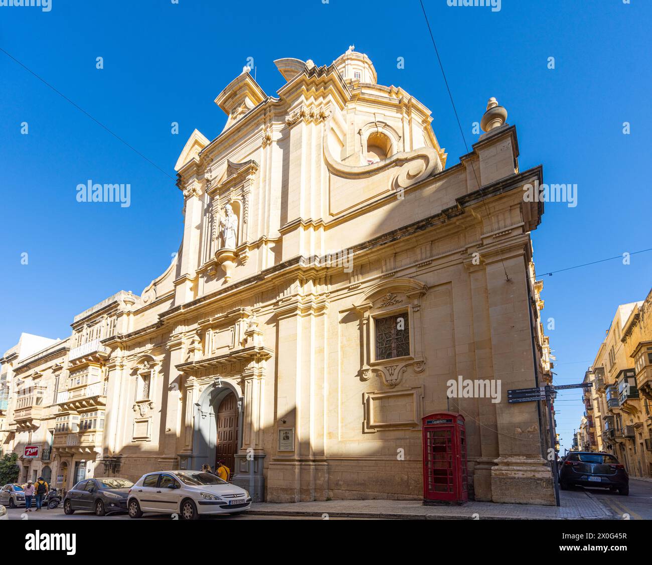 La Valletta, Malta, 3 aprile 2024. Vista esterna della St Chiesa greco-ortodossa Nicola nel centro della città Foto Stock