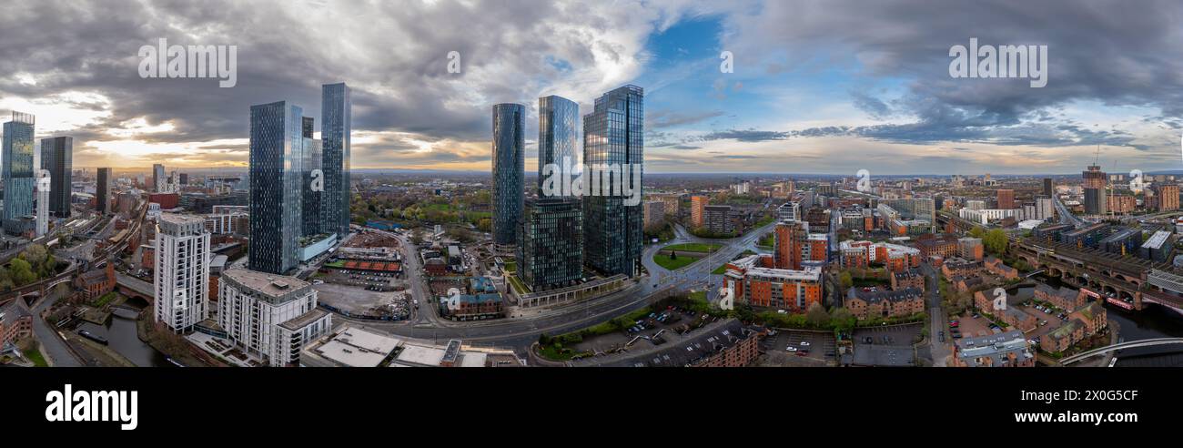 Il sole sorge su Deansgate Square, Manchester Foto Stock