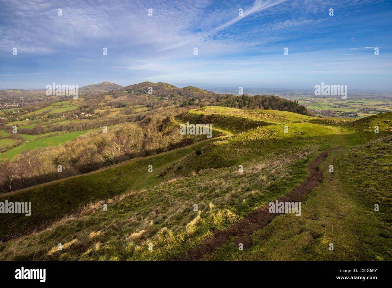 Le Malvern Hills dai bastioni del campo britannico Iron Age Hillfort, Worcestershire, Inghilterra Foto Stock