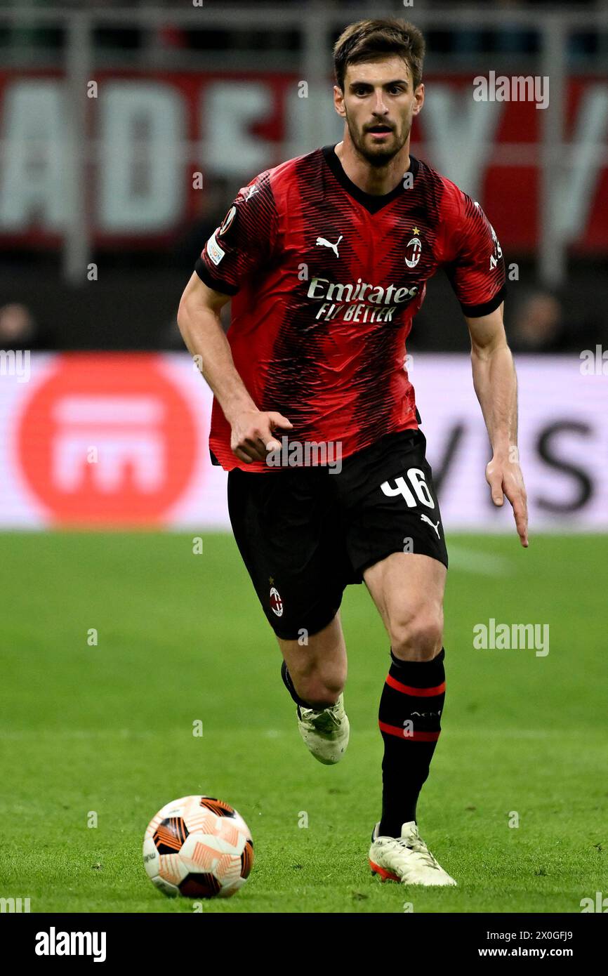 Matteo gabbia dell'AC Milan in azione durante la partita di Europa League tra l'AC Milan e L'AS Roma allo stadio San Siro di Milano (Italia), 11 aprile 2024. Foto Stock