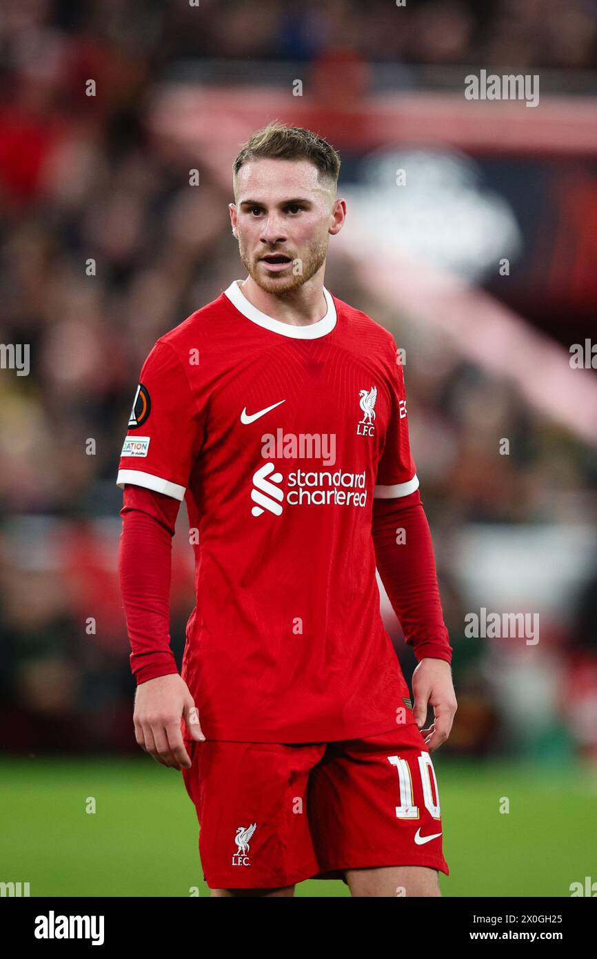 LIVERPOOL, Regno Unito - 11 aprile 2024: Alexis Mac Allister di Liverpool guarda durante i quarti di finale di UEFA Europa League 1a tappa tra Liverpool Foto Stock