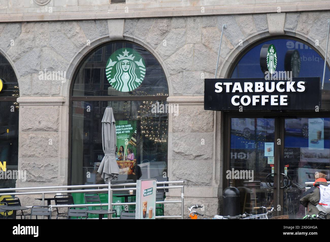 Copenhagen, Danimarca /12 aprile 2024/.Seattle Coffee chain starbucks Coffee Cafeproduct nella capitale danese. Foto.Francis Joseph Dean/Dean Pictures Foto Stock