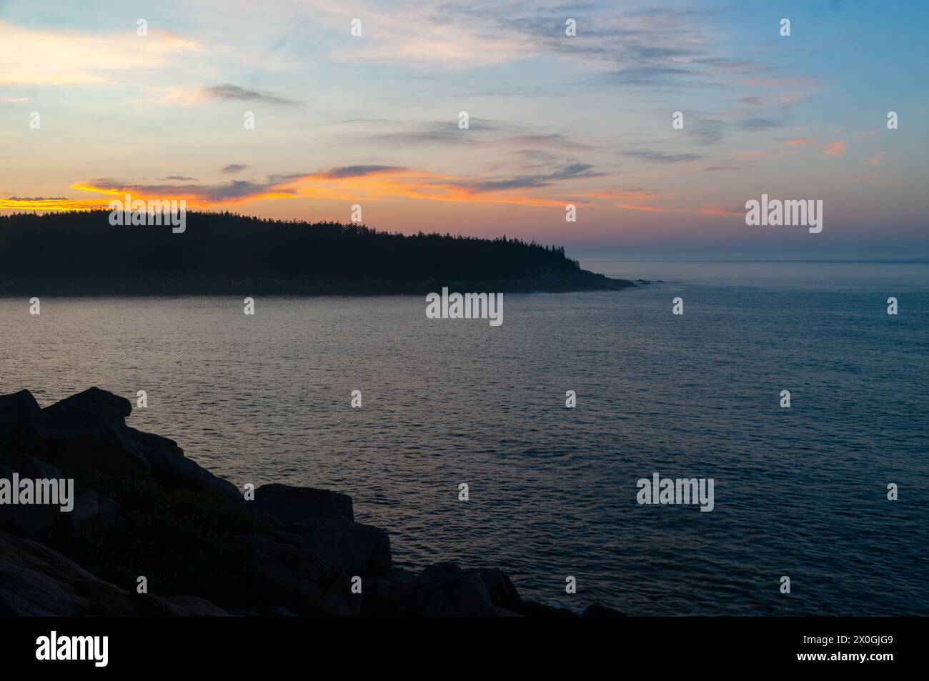 Alba al largo della costa del Maine presso l'Acadia National Park Foto Stock