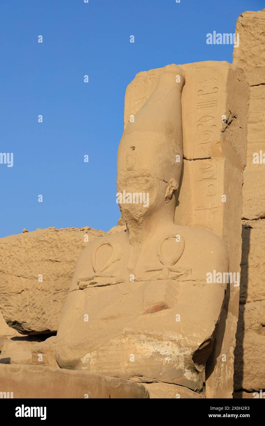 Statua di Osiride, tempio Karnak del faraone Senusret 1, Luxor, Egitto Foto Stock