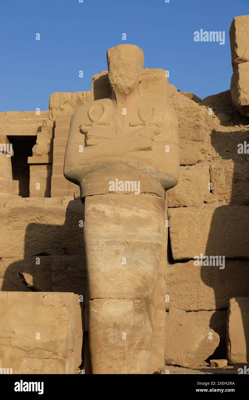 Statue di Ramses III, Tempio Karnak del faraone Senusret 1, Luxor, Egitto Foto Stock