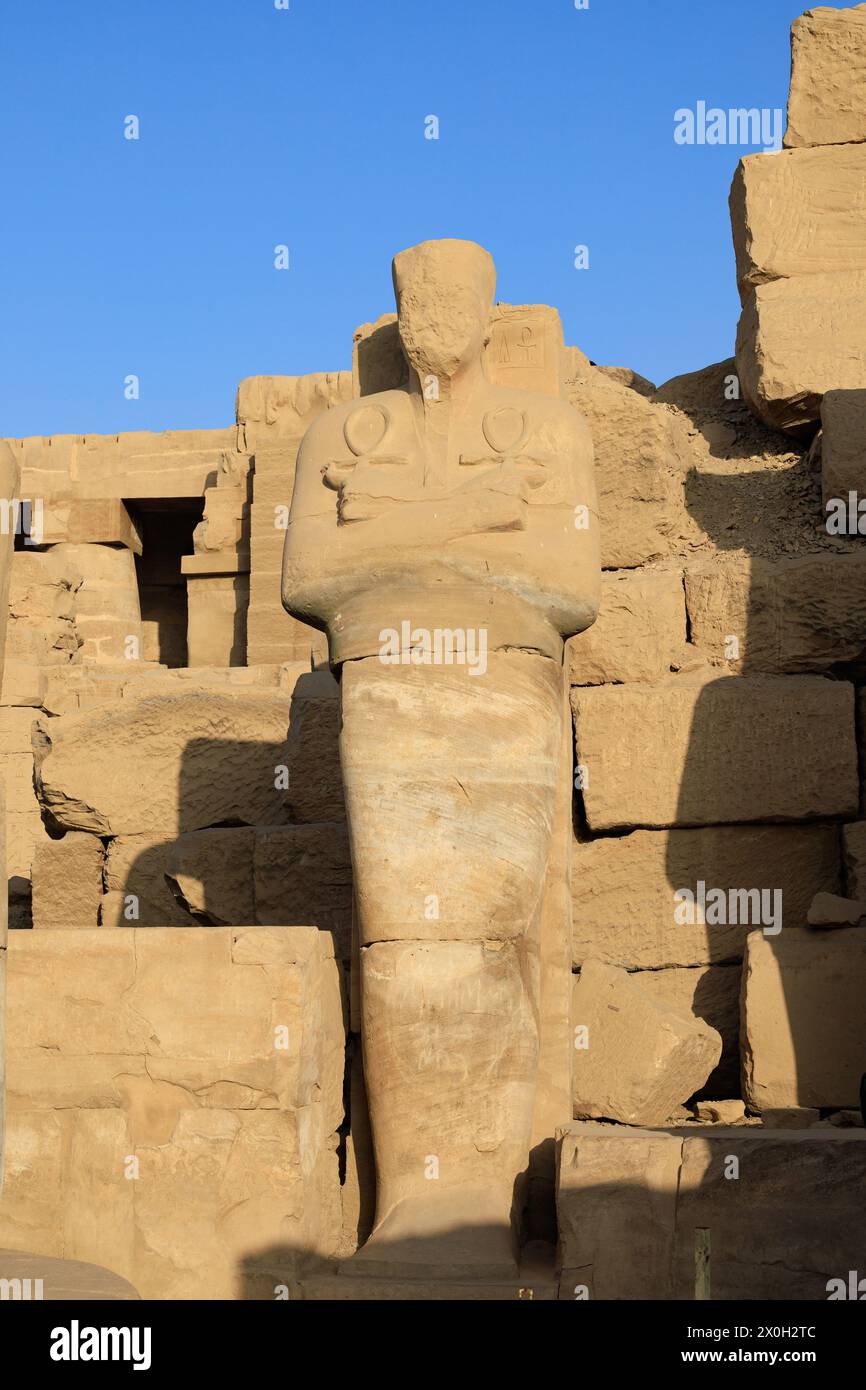 Statue di Ramses III, Tempio Karnak del faraone Senusret 1, Luxor, Egitto Foto Stock