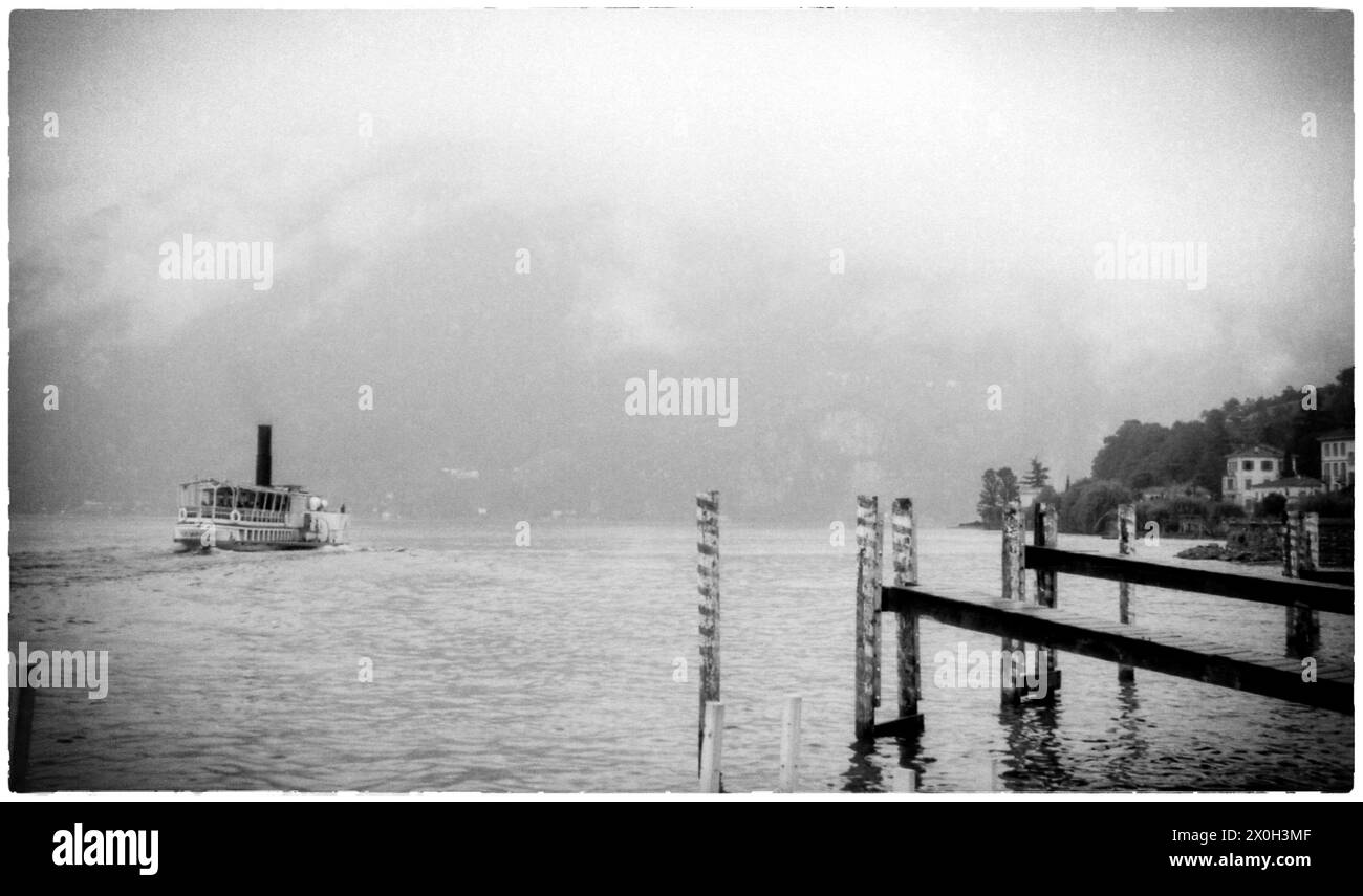 Ammortizzatore ciclabile sul Lago di Lugano [traduzione automatica] Foto Stock