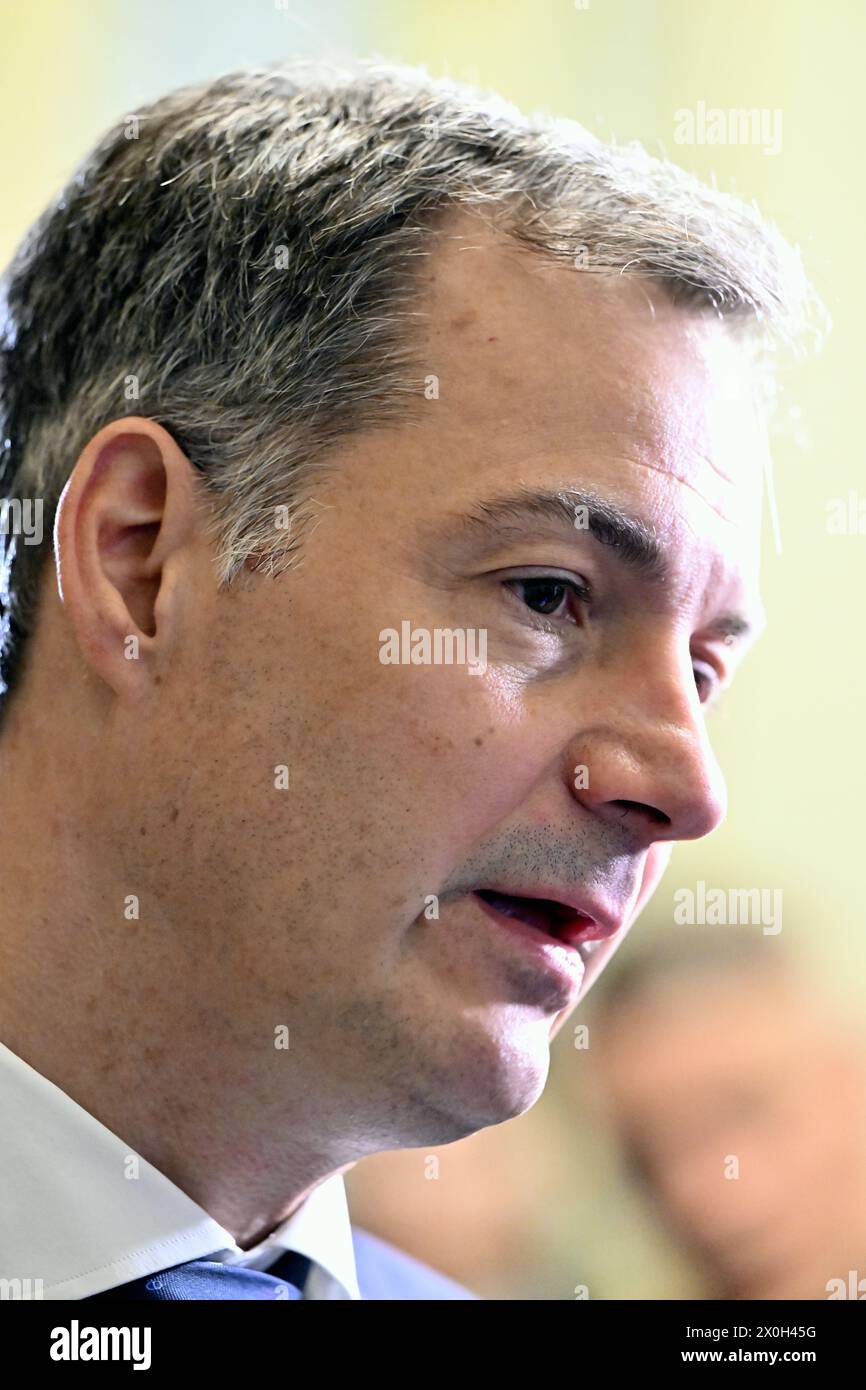 Bruxelles, Belgio. 12 aprile 2024. Il primo ministro Alexander De Croo nella foto durante una prima riunione della task force Audi Brussels, venerdì 12 aprile 2024 a Bruxelles. Oltre alla direzione dell'Audi Brussels, i ministri federali e i rappresentanti dei governi regionali parteciperanno alla riunione introduttiva della task force. BELGA PHOTO ERIC LALMAND credito: Belga News Agency/Alamy Live News Foto Stock