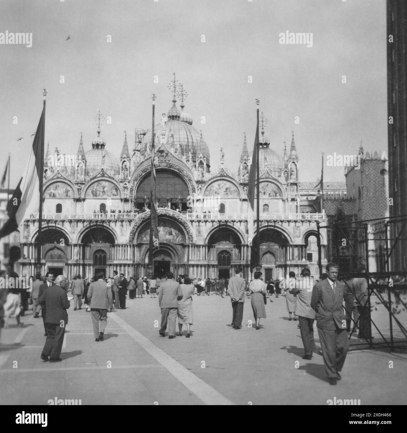 La Basilica di San Marco in Piazza San Marco a Venezia nella primavera del 1953. [traduzione automatica] Foto Stock