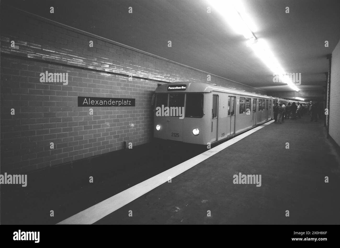 Dopo 29 anni di chiusura, le stazioni fantasma sono tornate online [traduzione automatizzata] Foto Stock