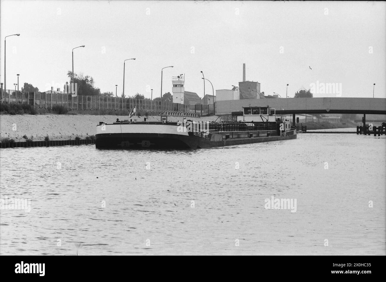 L'immagine mostra il traffico di chiatte sul Canale Teltow [traduzione automatica] Foto Stock