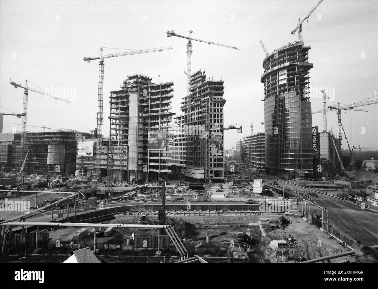 Un'enorme area urbana appiattita dalla guerra e dal dopoguerra, con Potsdamer Platz e Leipziger Platz al centro, sta per diventare di nuovo il centro di Berlino [traduzione automatica] Foto Stock