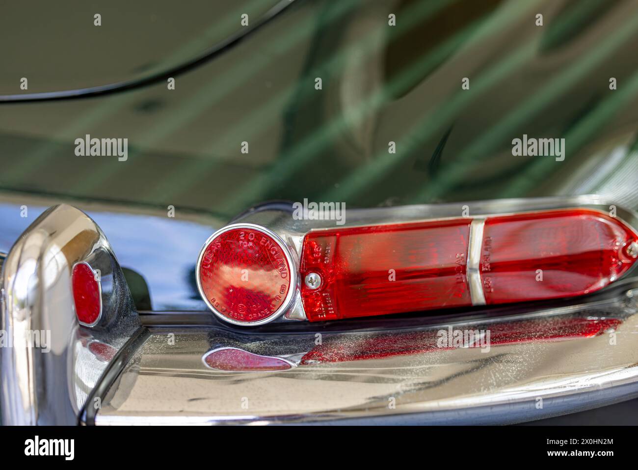 Immagine di dettaglio delle luci di posizione posteriori di una vecchia Jaguar 4,2 tipo E. Foto Stock