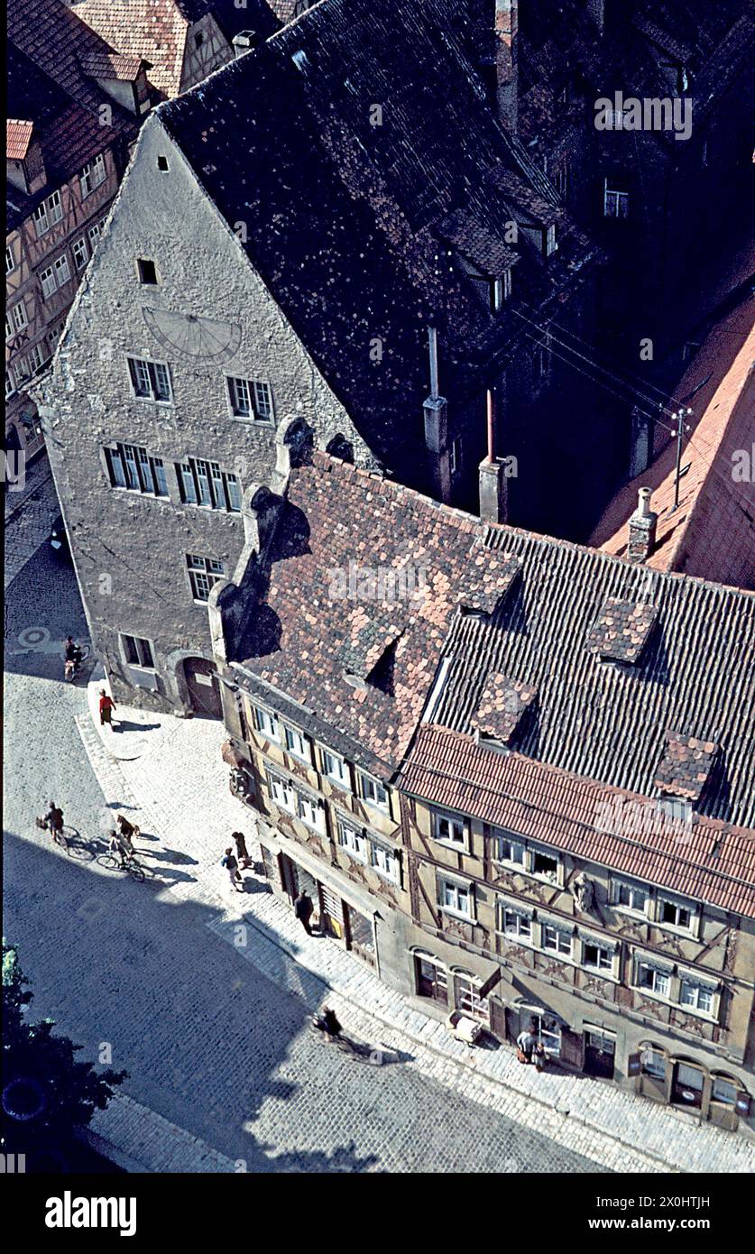 Vista da una torre della chiesa al vecchio municipio di Ochsenfurt. [traduzione automatica] Foto Stock