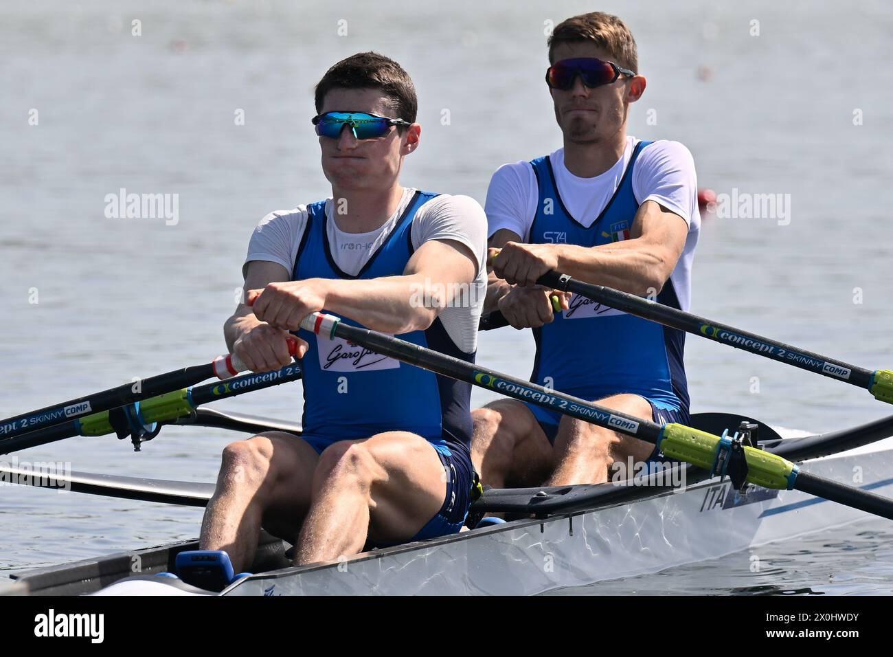 Varese, Italia. 12 aprile 2024. Double Sculls maschile leggero: Niels Torre - Giovanni Borgonovo (ITA) durante la Coppa del mondo di canottaggio, gara di canoa a Varese, Italia, 12 aprile 2024 credito: Agenzia fotografica indipendente/Alamy Live News Foto Stock