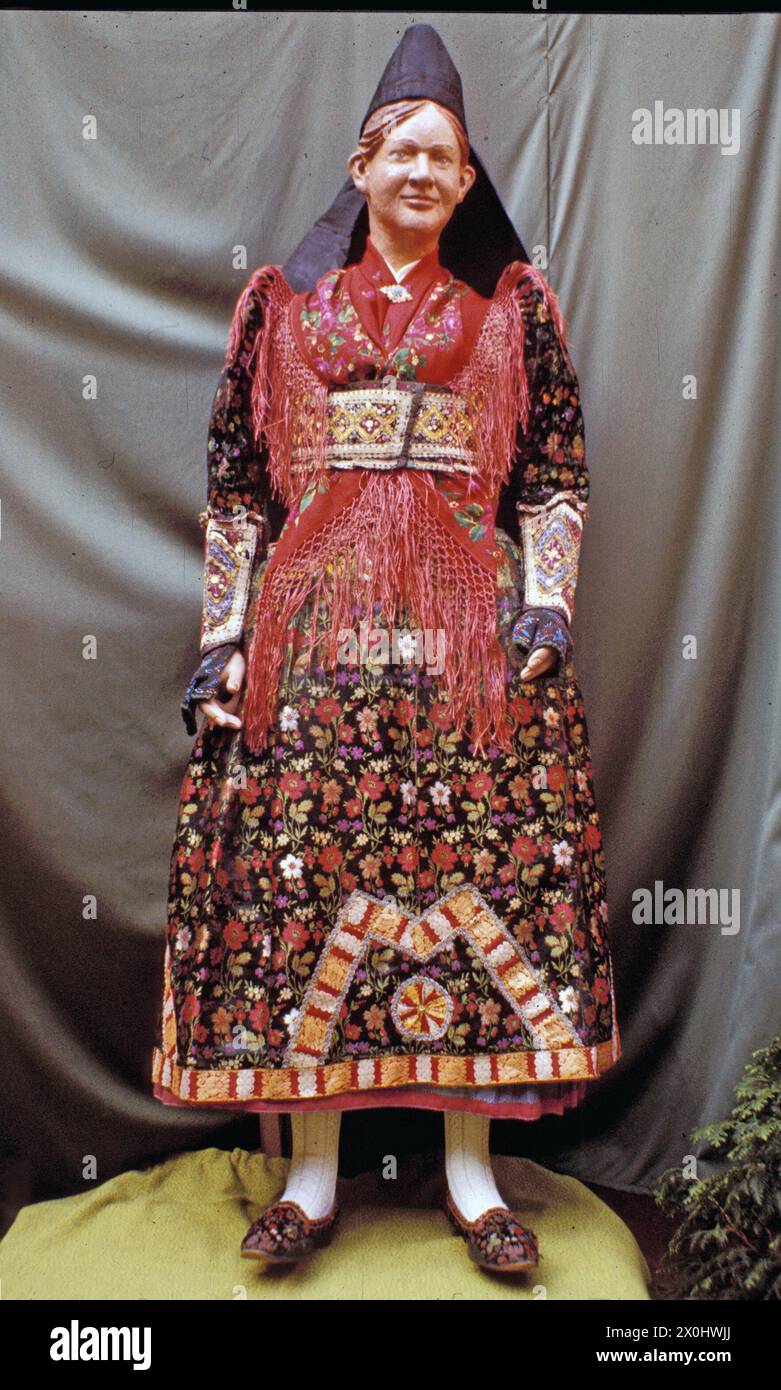 Costume tradizionale - Museo dei costumi tradizionali [traduzione automatica] Foto Stock