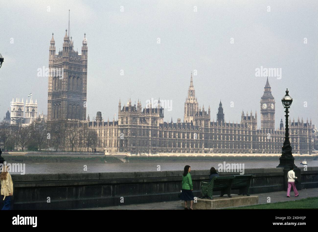 Vista del Palazzo di Westminster e del Tamigi a Londra. [traduzione automatizzata] Foto Stock