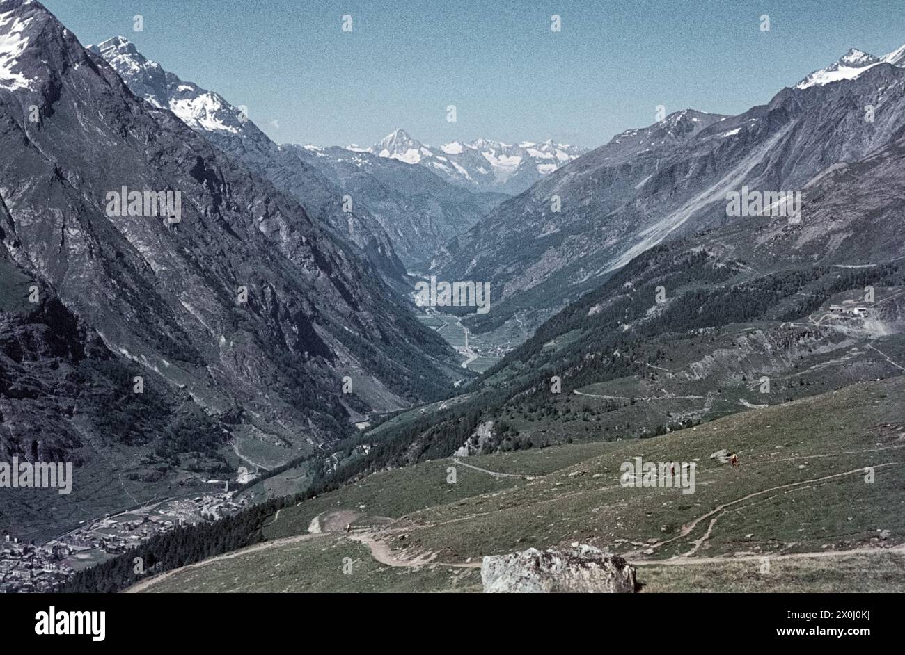 Discesa dal Gornergrat View di Zermatt e dal Mattertal, conosciuta anche come la valle di Nikolai. [traduzione automatizzata] Foto Stock