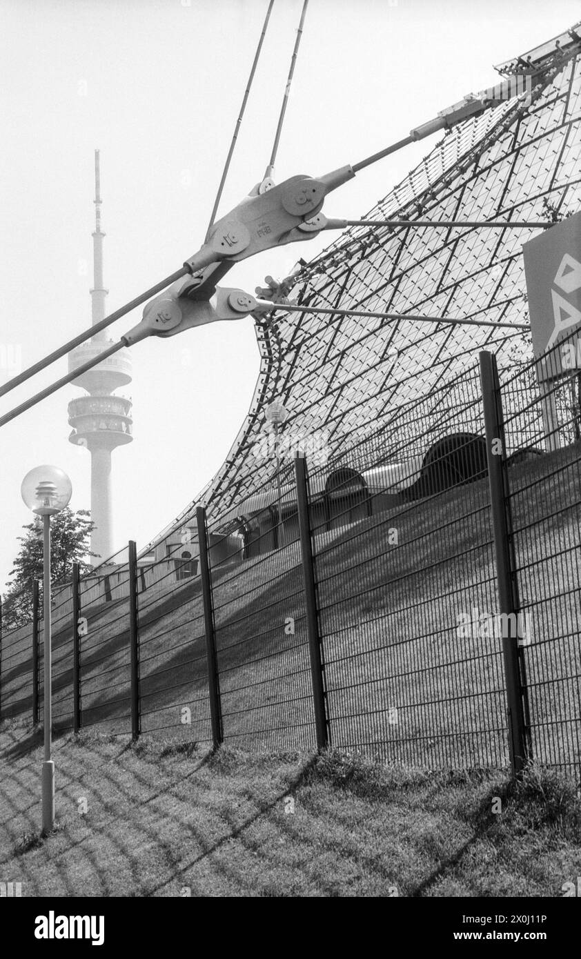 La torre della TV e parti del tetto in costruzione durante le Olimpiadi. [traduzione automatica] Foto Stock