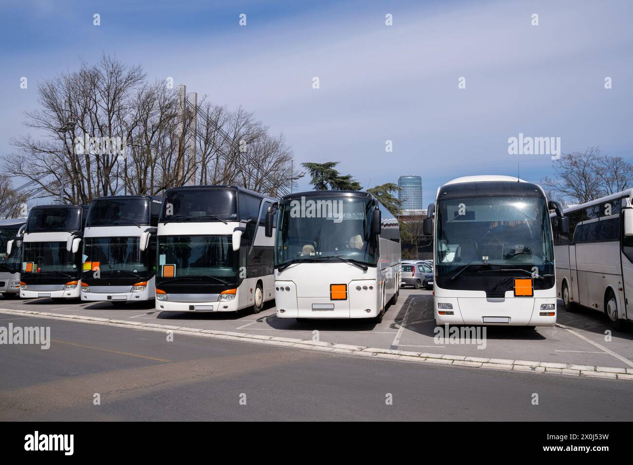 Stazione degli autobus. Parcheggio degli autobus turistici. Foto Stock