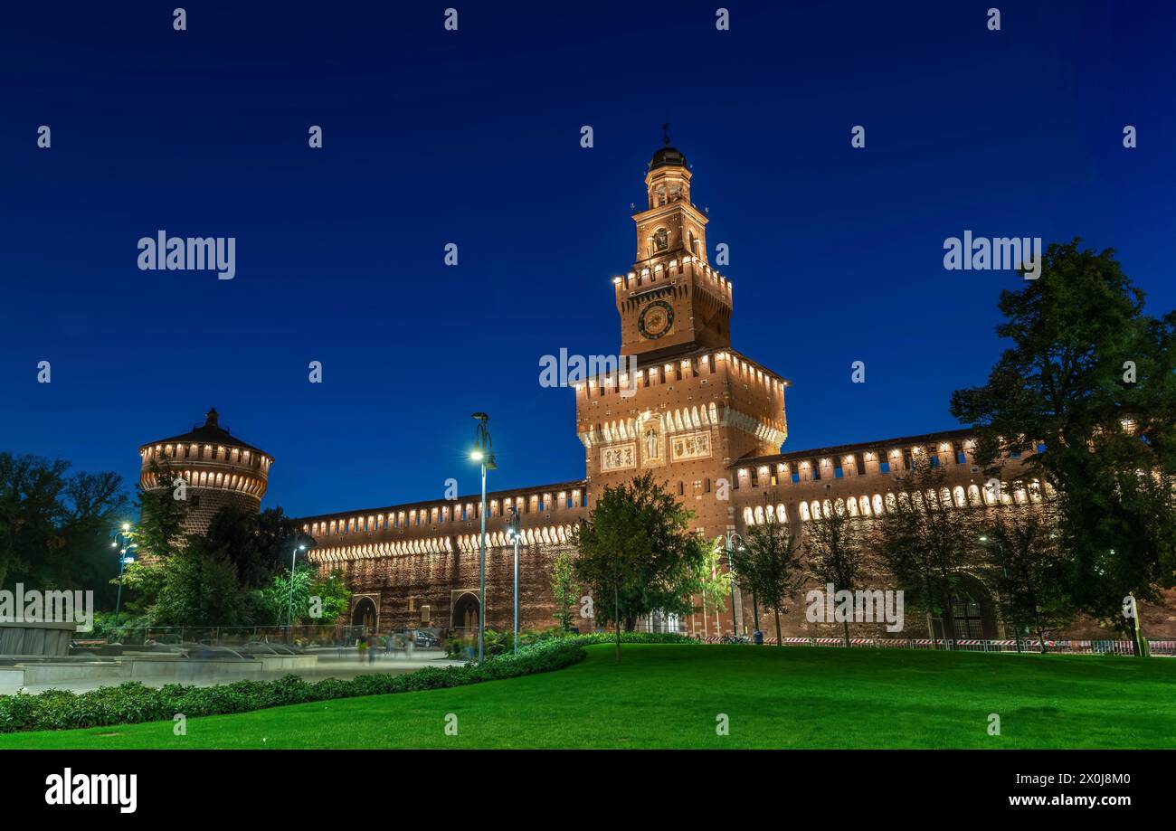 Il Castello Sforzesco si trova a Milano, nel nord Italia Foto Stock