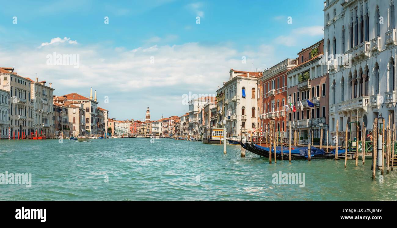 Calda giornata estiva nella romantica Venezia Foto Stock