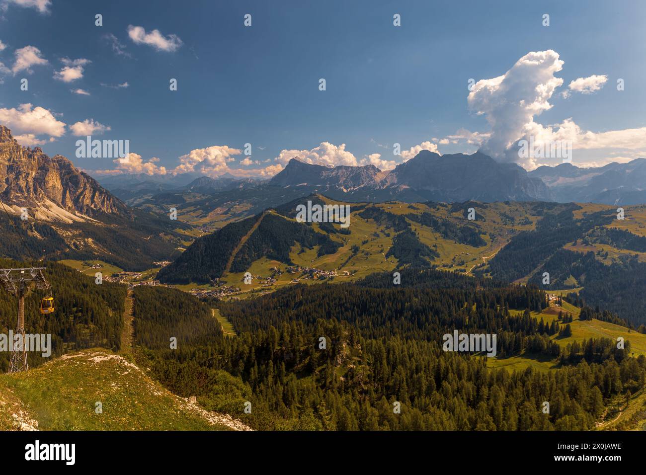 Dolomiti in Alta Badia paesaggio picchi di amd vista, regione Trentino Alto Adige Italia Foto Stock