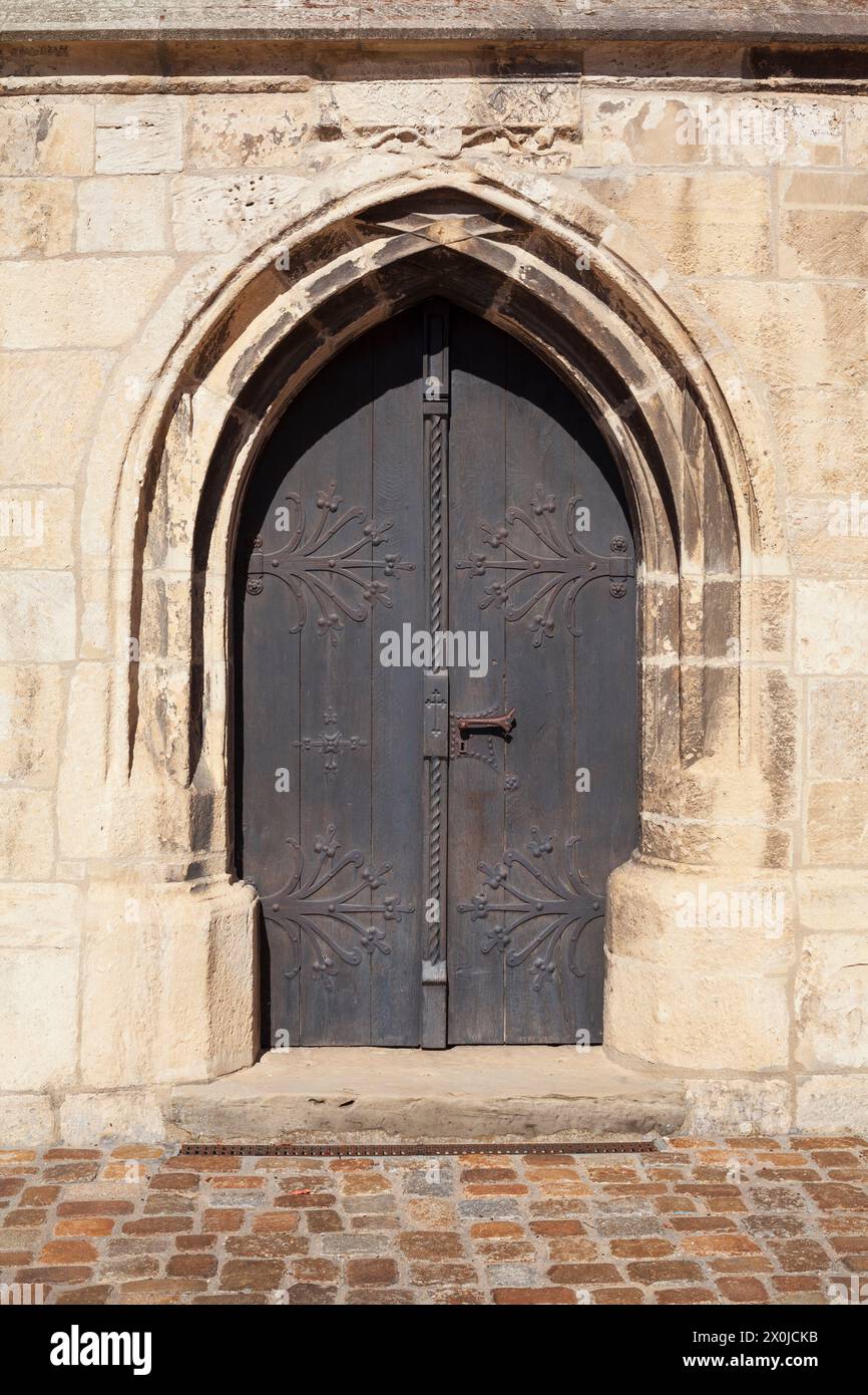 Porta alla chiesa cittadina di St Marien, Freyburg an der Unstrut, Burgenlandkreis, Sassonia-Anhalt, Germania, Europa Foto Stock