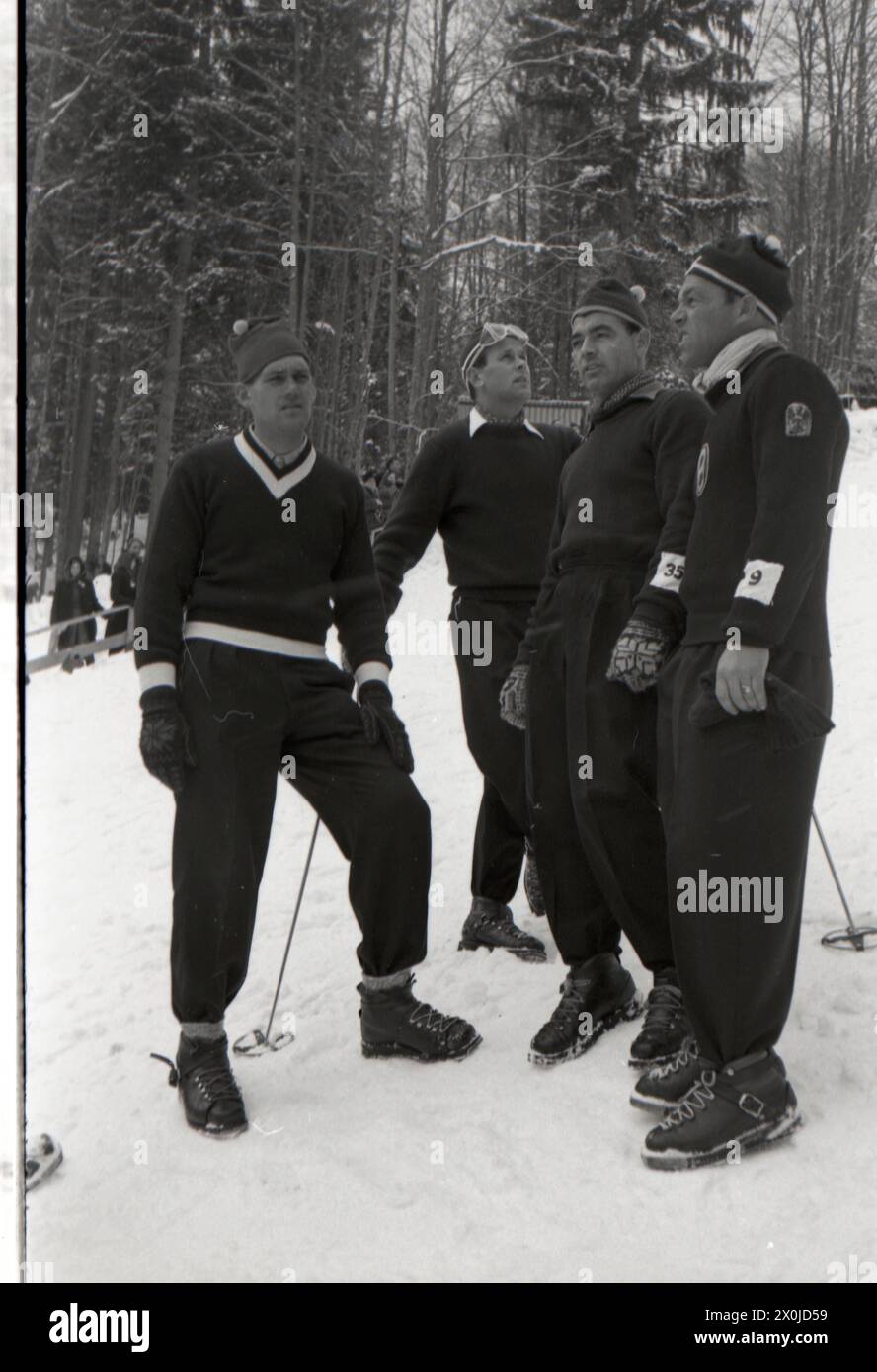 2a settimana Internazionale di volo sugli sci, saltatori 28.02.1951, Oberstdorf, Allgäu, Baviera, Germania; voli misurati Foto Stock