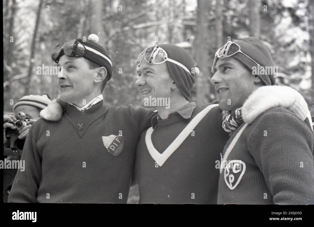 Settimana Internazionale del volo sugli sci, tre saltatori 28.02.1951, Oberstdorf, Allgäu, Baviera, Germania Foto Stock