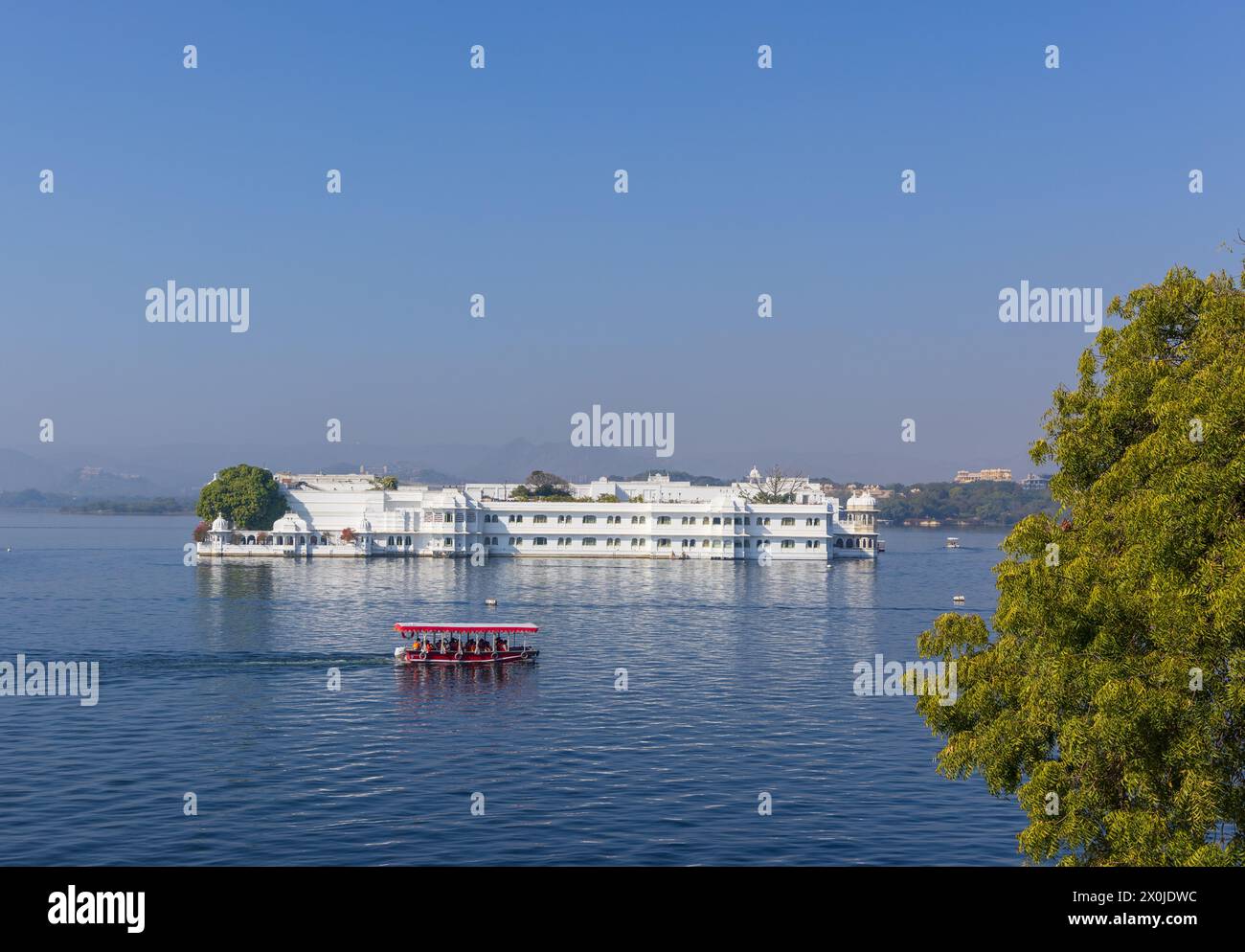 Taj Lake Palace Hotel situato nel lago Pichola, Udiapur (Rajasthan) Foto Stock