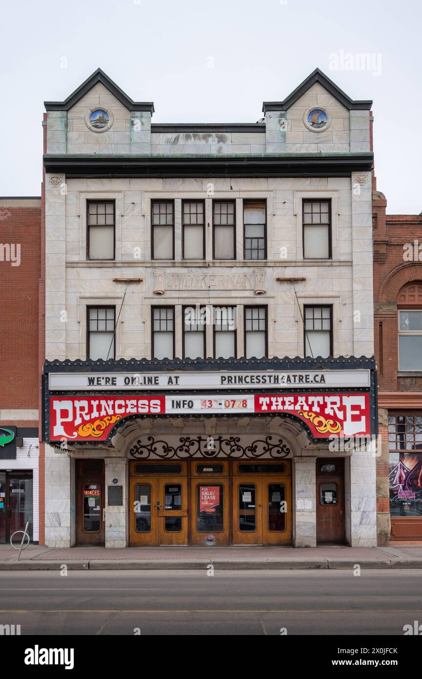 Edmonton, Alberta - 4 aprile 2024: Old Princess Theatre su White Avenue. Foto Stock