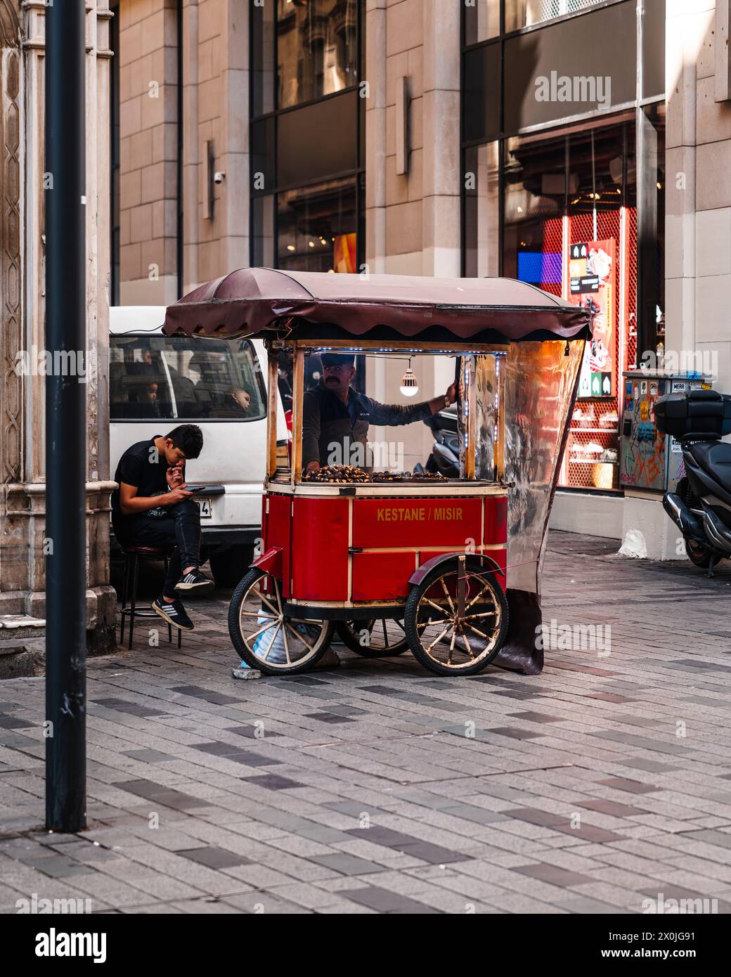 Distributori automatici su strada, carrelli, castagne, Istanbul, Turchia, Europa Foto Stock