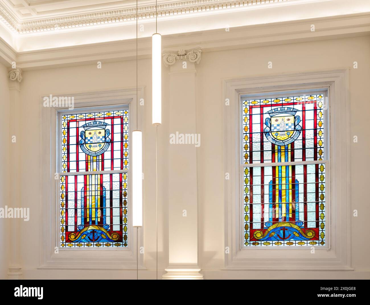 Vetrate colorate con lo stemma di Saint Mirren nel recentemente rinnovato Municipio di Paisley riaperto nel 2023 Foto Stock
