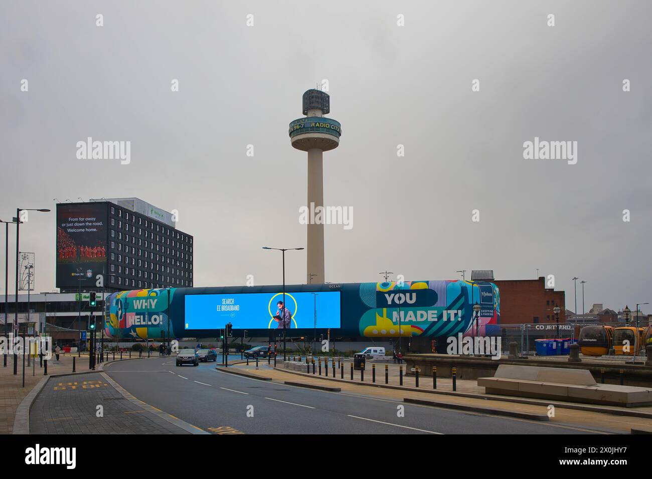 Inghilterra, Liverpool - 28 dicembre 2023: Vista della città di Liverpool con radio City Tower, St Johns Shopping Center e Holiday Inn Hotel. Foto Stock