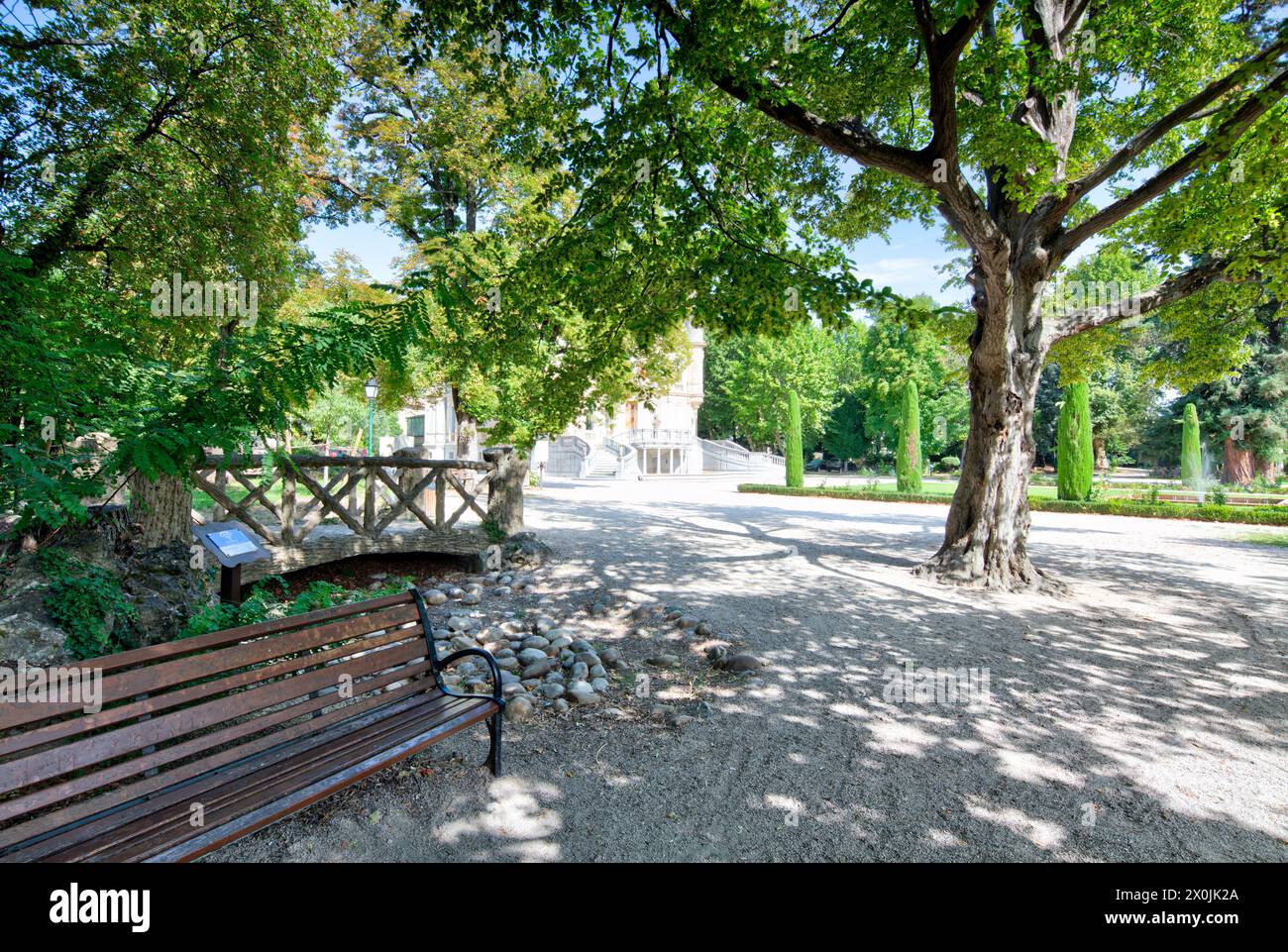 Chäteau Val Seille, parco, visita della città, Courthezon, Vaucluse, Provence-Alpes-Cote d'Azur, Francia, Europa, Foto Stock