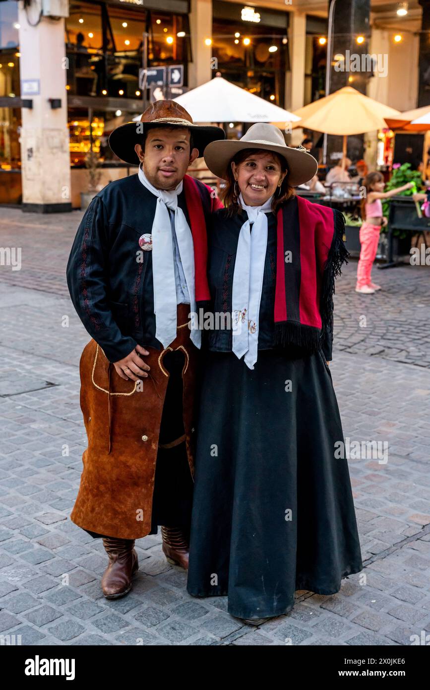 Una coppia Gaucho nella città di Salta, provincia di Salta, Argentina. Foto Stock