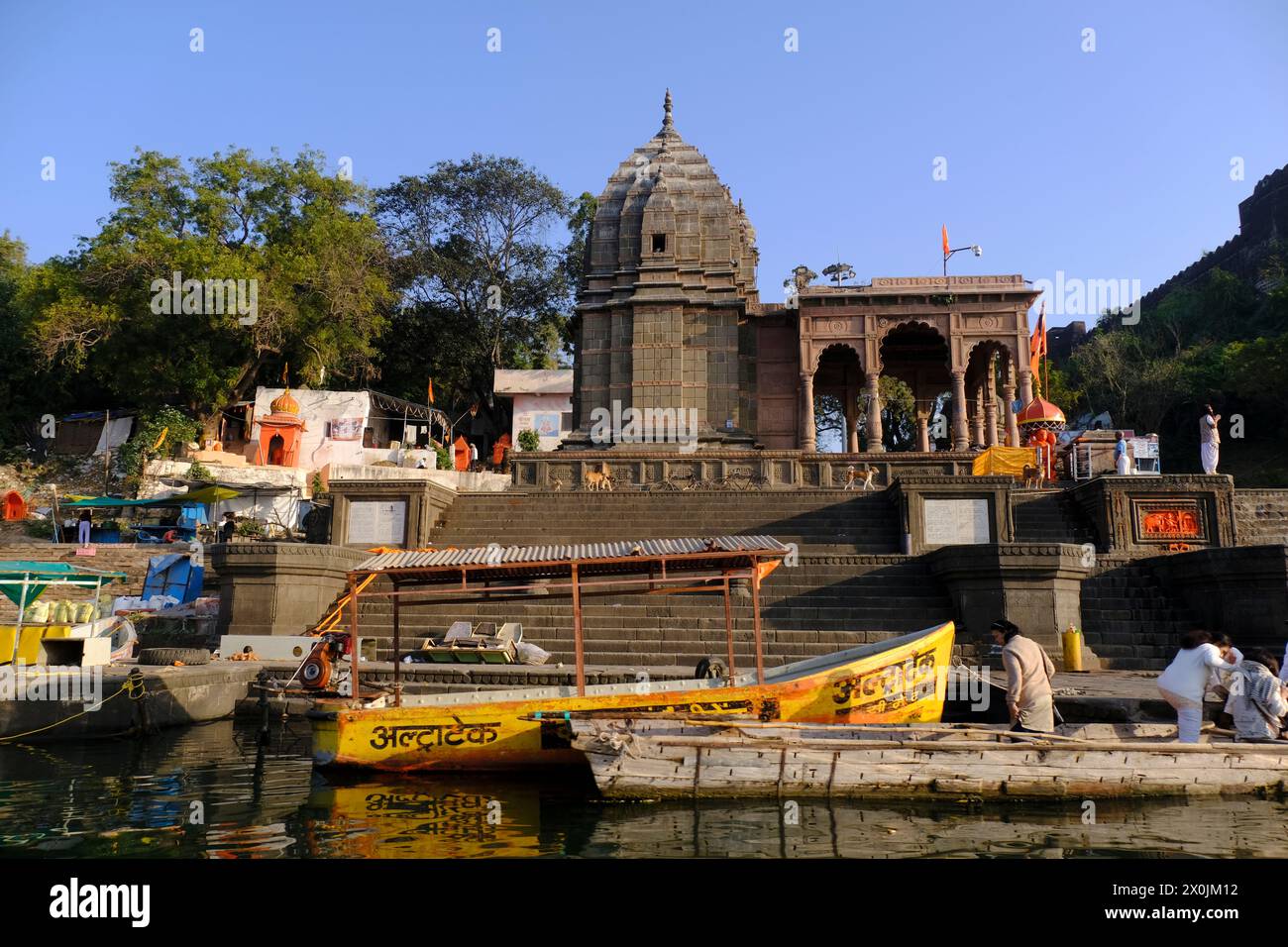 24 febbraio 2024, Vista esterna del panoramico forte di Maheshwar (forte di Ahilya devi) in Madhaya pradesh, India, splendide sculture Carv Foto Stock