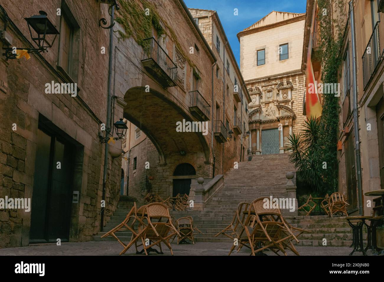 La scalinata di San Domenico (Sant-Domenec) nel centro storico di Girona Foto Stock
