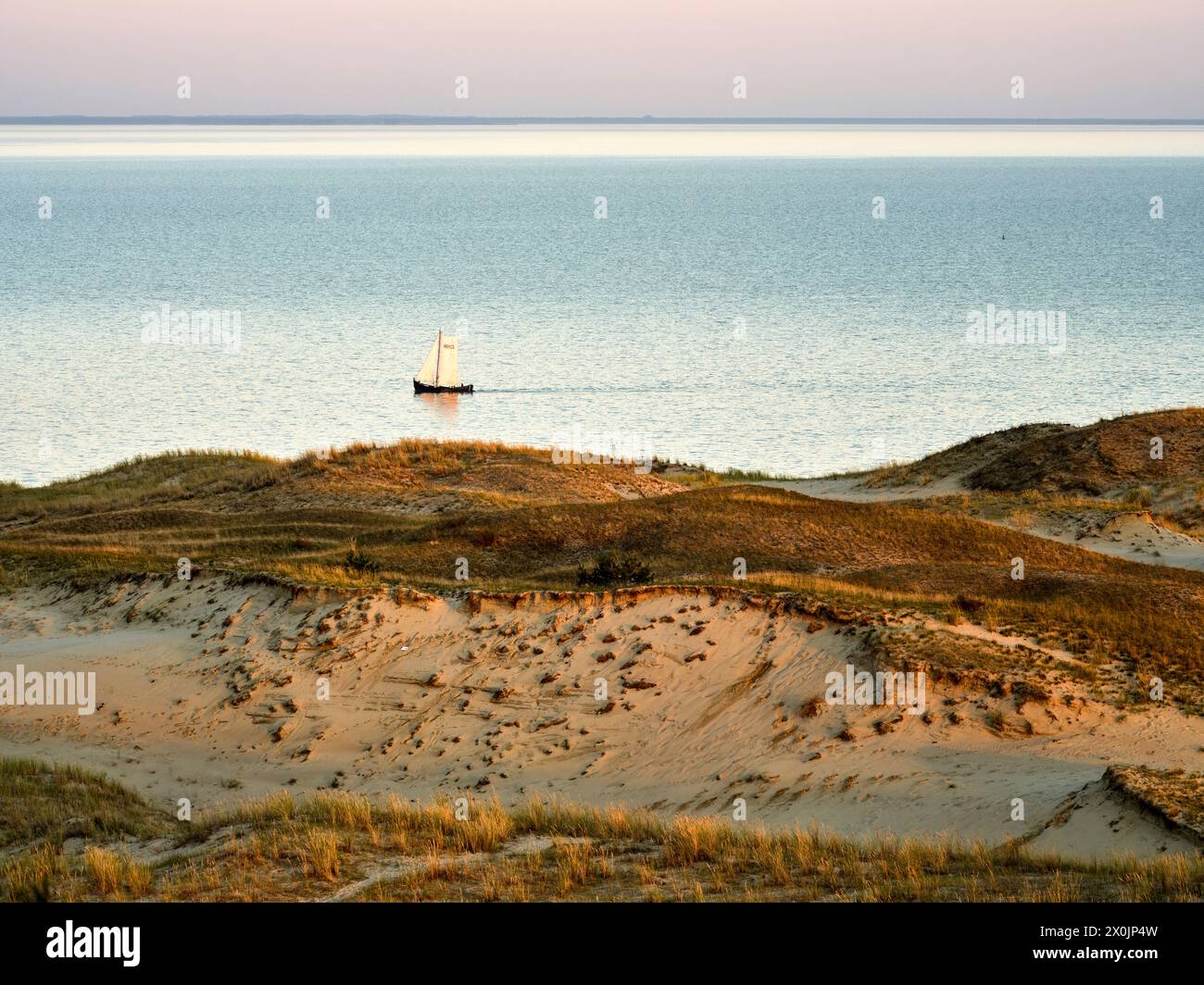 Alba sulla grande Duna a Nida sulla punta Curoniana, Lituania Foto Stock