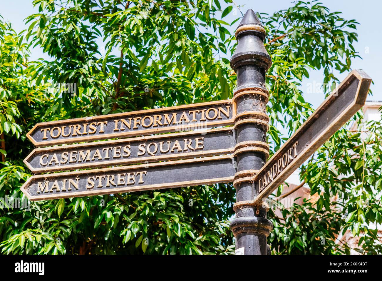 Cartello con asta in stile britannico. Gibilterra, territorio britannico d'oltremare, Regno Unito, Europa Foto Stock