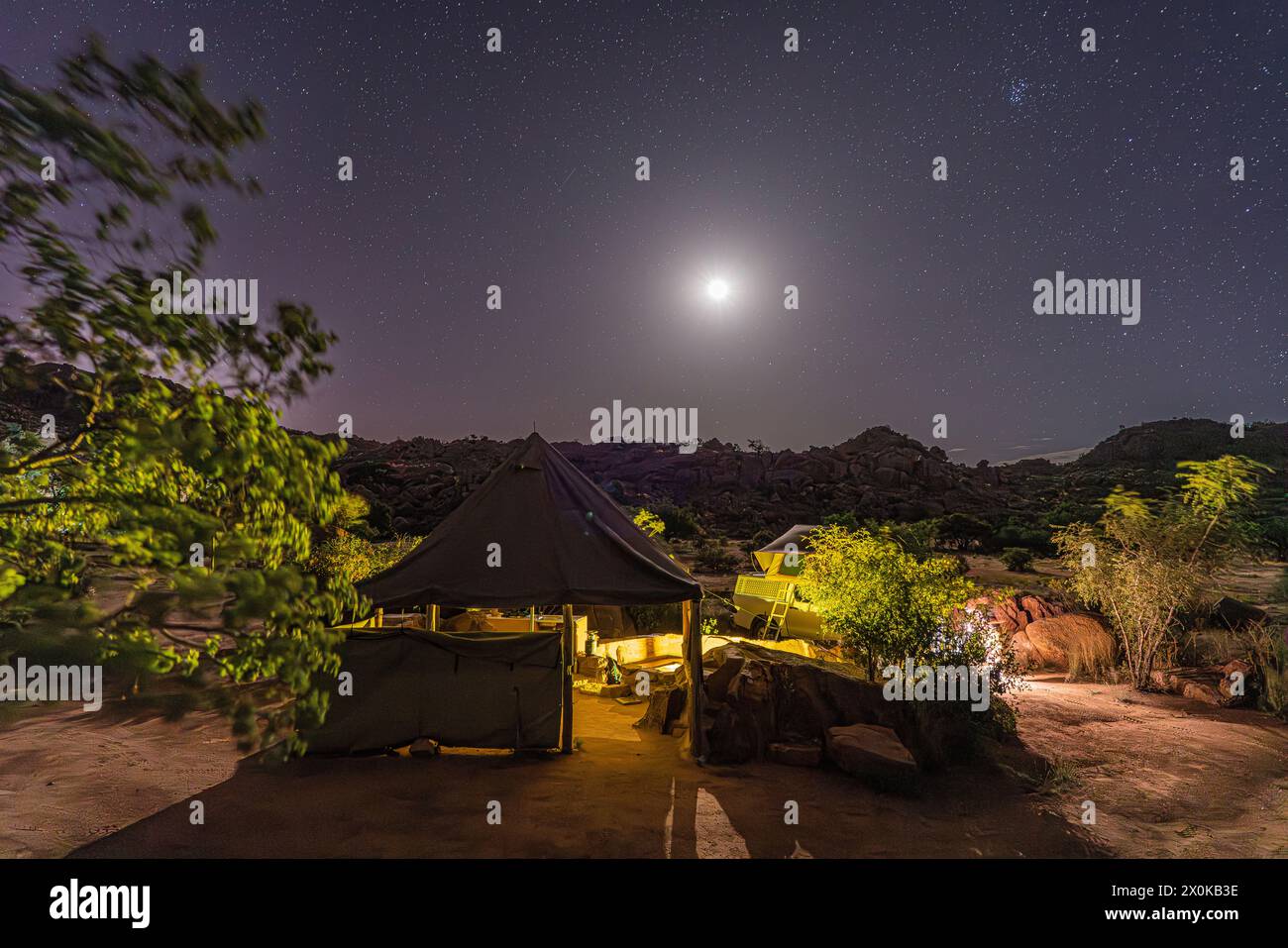 Campeggio al Namibgrens Guestfarm sulle montagne Gamsberg, Namibia Foto Stock