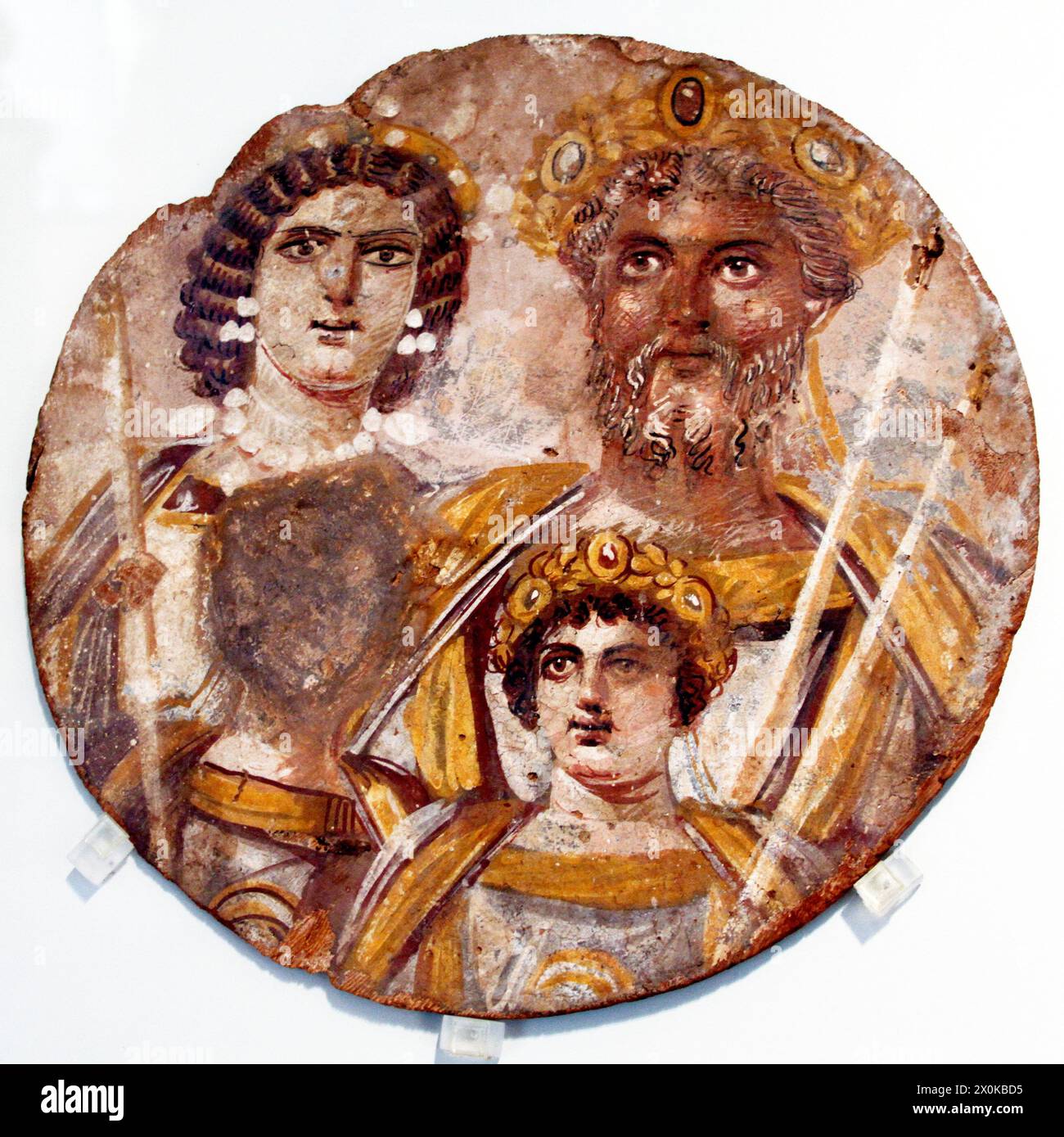 Il tondo severo mostra Settimio Severo, sua moglie Julia Domna, il loro figlio minore Caracalla (in basso a destra della foto) e l'immagine cancellata del suo co-erede assassinato, Geta. S Foto Stock