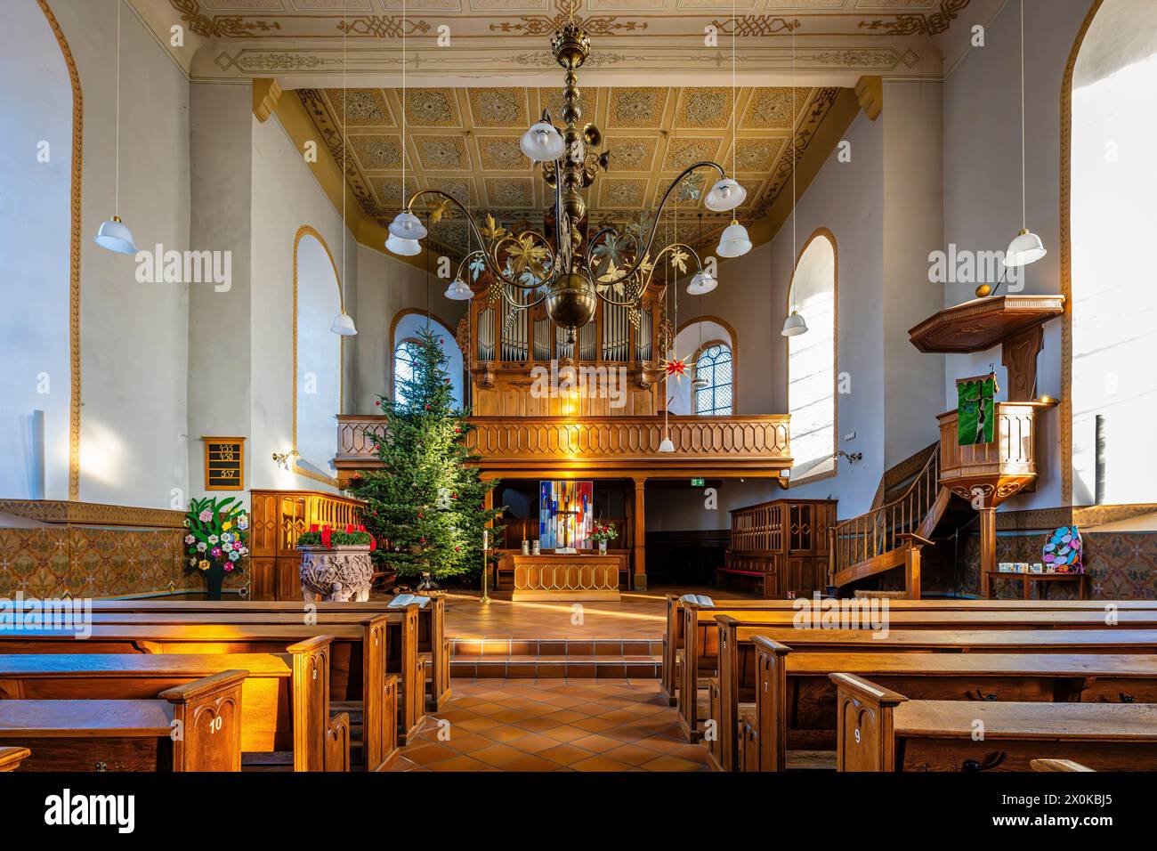 Foto degli interni della chiesa protestante di S.. Viktor a Guntersblum, Rheinhessen, noto per le sue torri in pietra saracena in stile architettonico armeno, Foto Stock