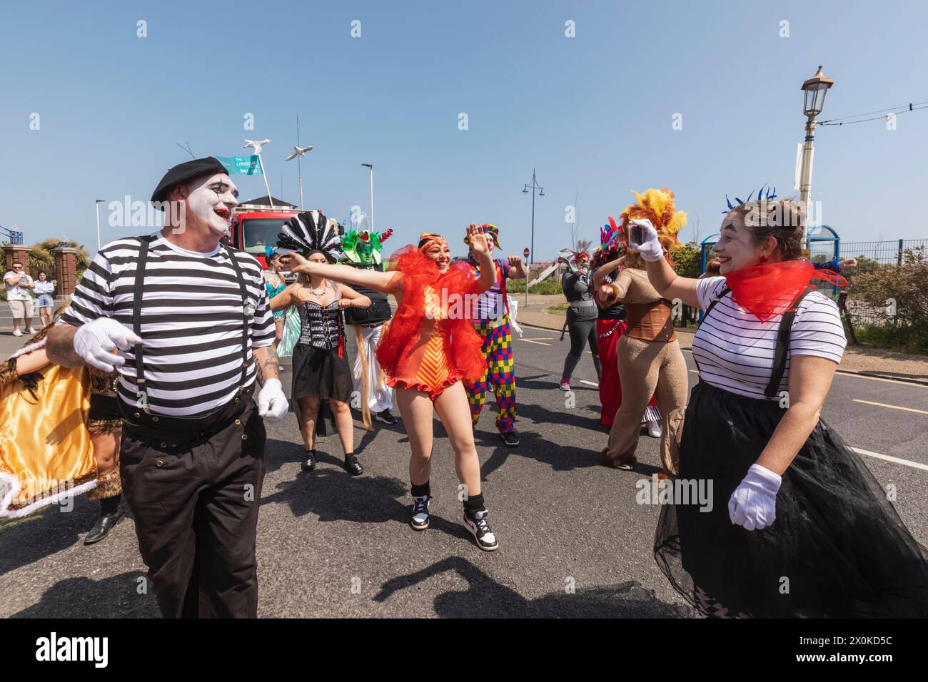 Inghilterra, East Sussex, Eastbourne, Eastbourne Carnival, partecipanti alla parata Foto Stock
